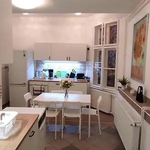 https://fsqh-under-apartman.szeged-hotels.com